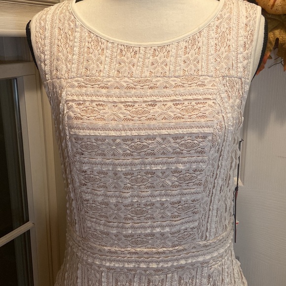 VINCE CAMUTO NWT Size M Ivory & Tan Boho Spirit Fashion Sleeveless Lace Dress - Picture 2 of 14